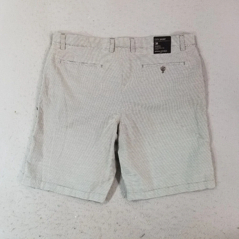 Banana Republic City short shorts men's 38 x 10 white striped cotton Bermuda NEW